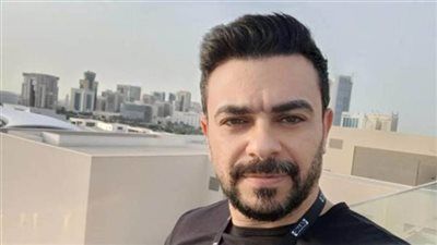 كريم الحسيني بعد مساعدته لـ ناني سعد الدين: "ساعدوا الفنانين قبل ما يروحوا مقهورين" - الخليج الان
