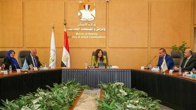 وزيرة الإسكان تتابع موقف مشروعات مياه الشرب والصرف الصحي بمحافظة القليوبية ومدينة العبور - الخليج الان