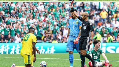 يايا سيتولي لاعب منتخب جنوب أفريقيا يدخل تاريخ كأس العالم من الباب الأصعب بعد ليلة كارثية أمام المكسيك - الخليج الان