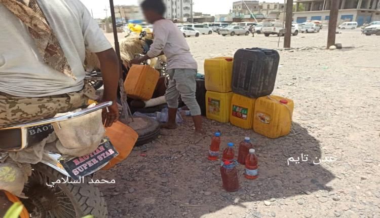 لحج.. تزايد اعداد باعة البنزين في السوق السوداء يثير الجدل