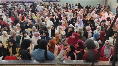 إقبال وحضور كثيف لطلاب الصف الثالث الثانوي في أولى محاضرات القوافل التعليمية المجانية بإدارة السنبلاوين التعليمية - الخليج الان