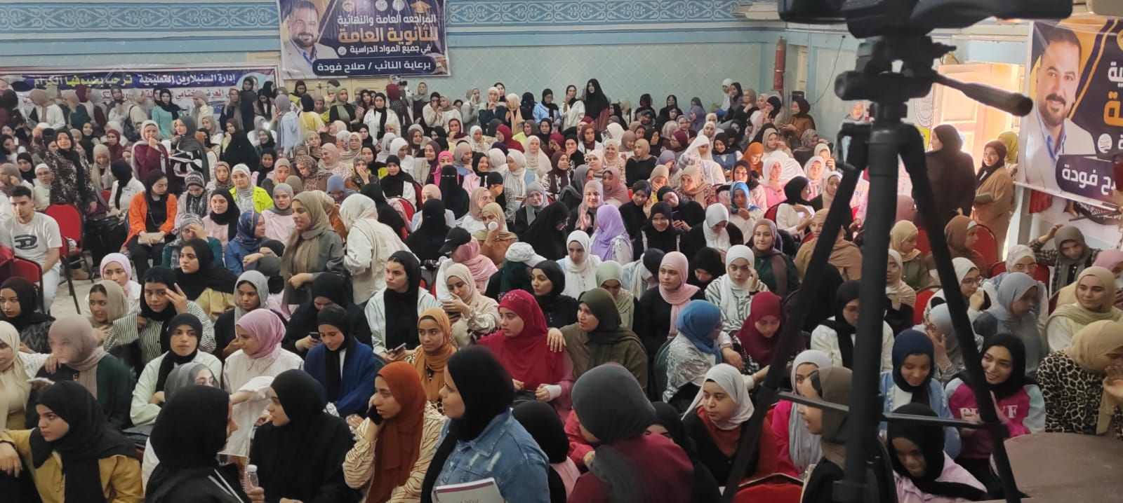 إقبال وحضور كثيف لطلاب الصف الثالث الثانوي في أولى محاضرات القوافل التعليمية المجانية بإدارة السنبلاوين التعليمية - الخليج الان