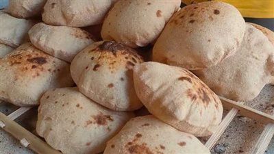 رئيس شعبة المخابز: لا توجد قرارات رسمية بخفض وزن رغيف الخبز.. وما يُثار حول الـ 70 جراماً "اجتهادات شخصية" - الخليج الان