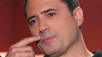 بالدموع.. ظافر العابدين يكشف تفاصيل أخر اللحظات في حياة شقيقه: طلبت منه السماح - الخليج الان