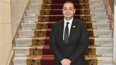 النائب عادل عتمان لـ تليجراف الخليج : منح الأب السيارة لابنه أو ابنته دون التأكد من الأهلية يستوجب مساءلة قانونية وعقوبات رادعة - الخليج الان