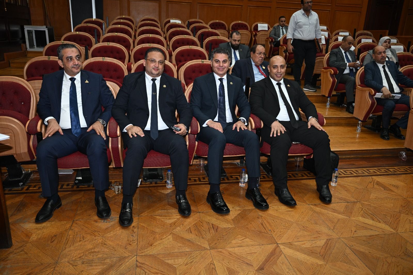 الحكومة تتعهد أمام مجلس الشيوخ بحل أزمات الصرف الصحي بقرى ميت حبيش البحرية بالغربية.. ومجدي البري يؤكد: نتابع التنفيذ ميدانيًّا في أقرب وقت - الخليج الان