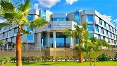 بأحدث تقنيات التخطيط الجراحي الافتراضي.. مجمع الإسماعيلية الطبي ينجح في استئصال ورم نادر يهدد حياة شاب - الخليج الان