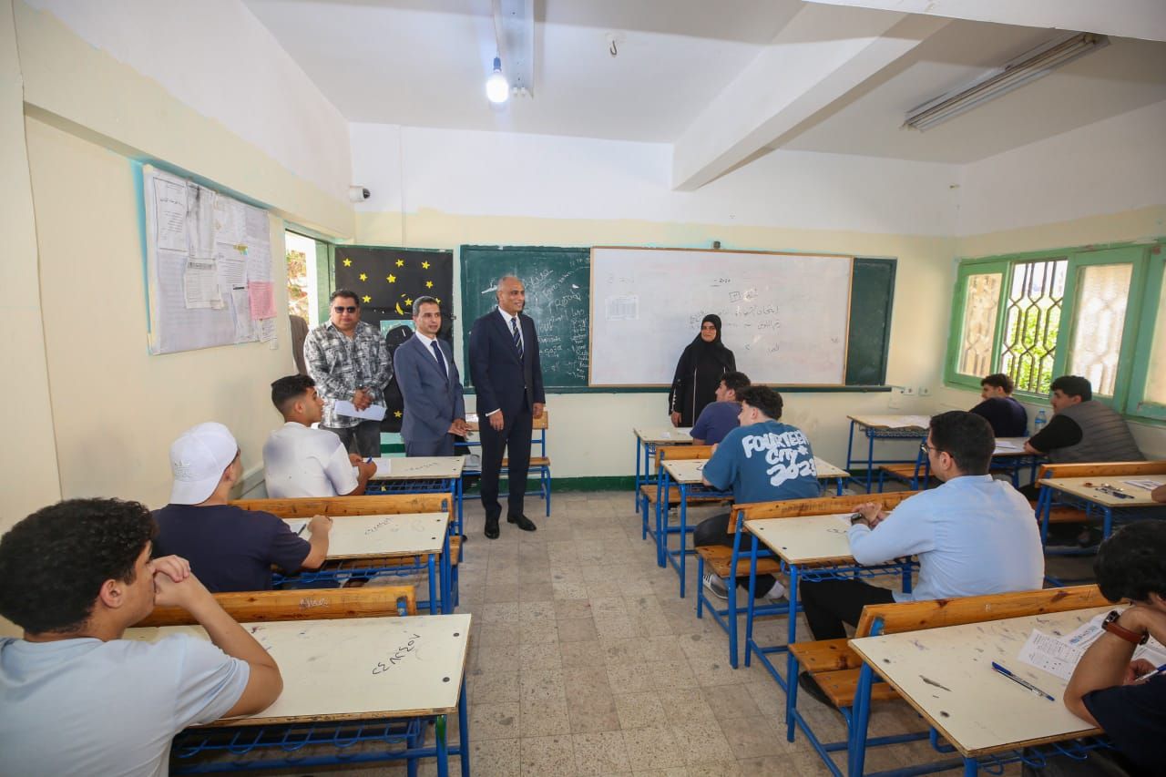 هدوء داخل لجان الثانوية العامة وتوفير جميع التيسيرات لضمان أداء الطلاب امتحاناتهم في أجواء مناسبة بكفر الشيخ - الخليج الان