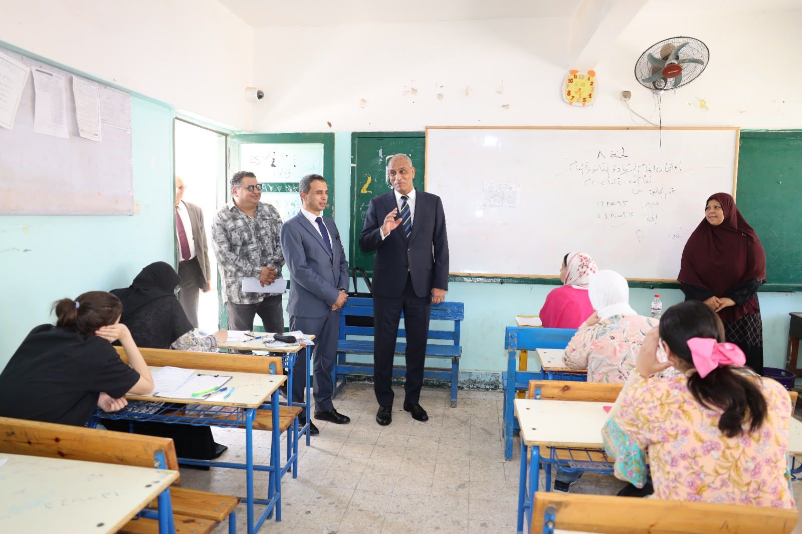 هدوء داخل لجان الثانوية العامة وتوفير جميع التيسيرات لضمان أداء الطلاب امتحاناتهم في أجواء مناسبة بكفر الشيخ - الخليج الان