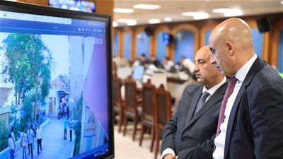 غرفة عمليات التعليم تتابع وصول صناديق أسئلة امتحانات الثانوية العامة 2026 للجان - الخليج الان