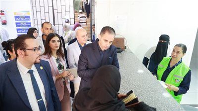 نائب وزير الصحة يتفقد المنشآت الصحية بالشرقية ويوجه بتوفير كرسي أسنان بمركز طبي منيا القمح وصرف مكافأة للمتميزين - الخليج الان