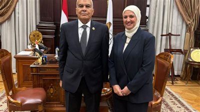 أمام وزير الصناعة.. زينب فهيم تطالب بتسهيل التراخيص وتوفير منافذ تسويق حقيقية للمشروعات الصغيرة والمتوسطة - الخليج الان