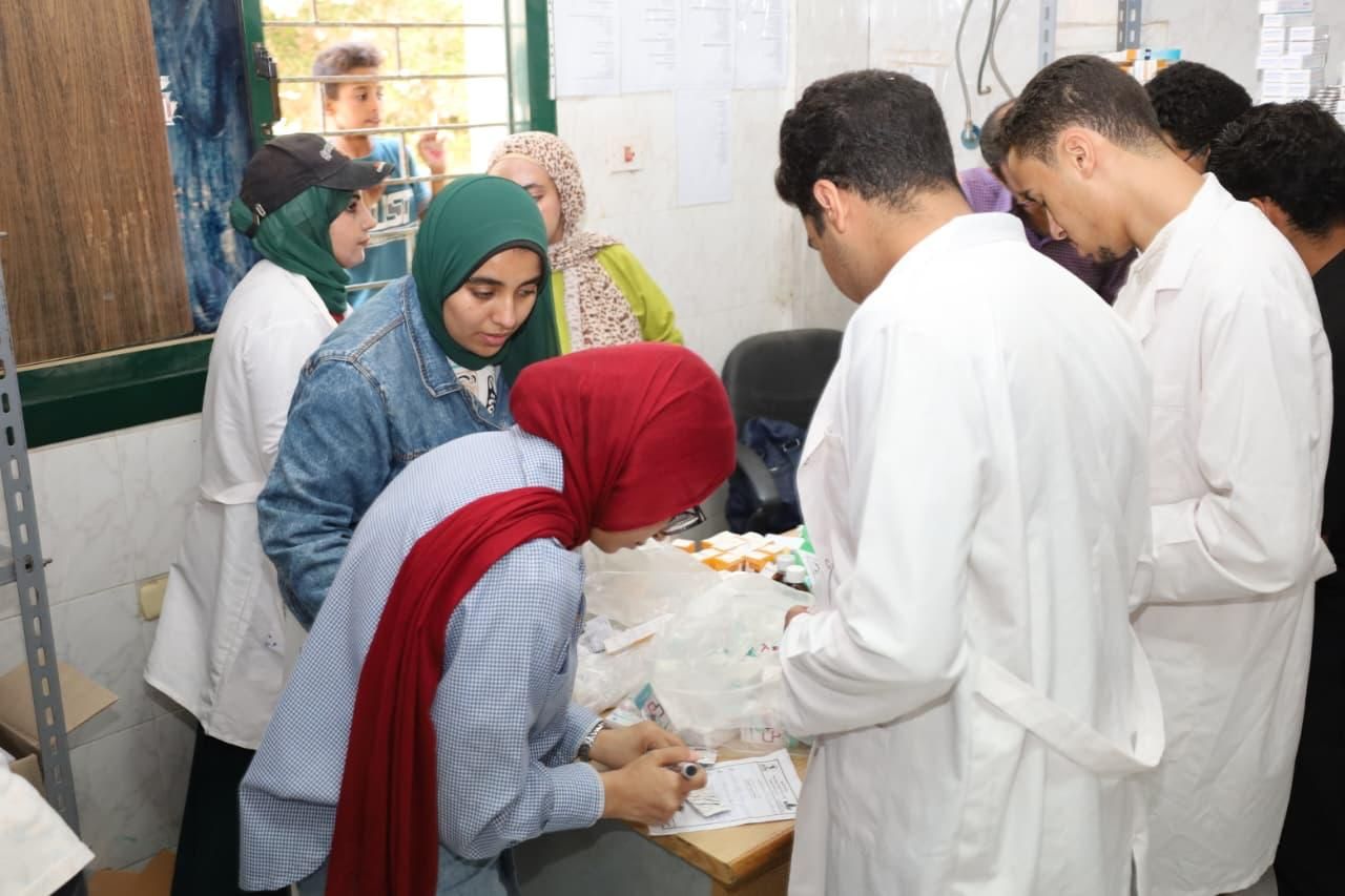 بحملات توعية.. جامعة المنيا تطلق قافلة طبية تنموية متكاملة لقرية السلام بمركز بني مزار - الخليج الان