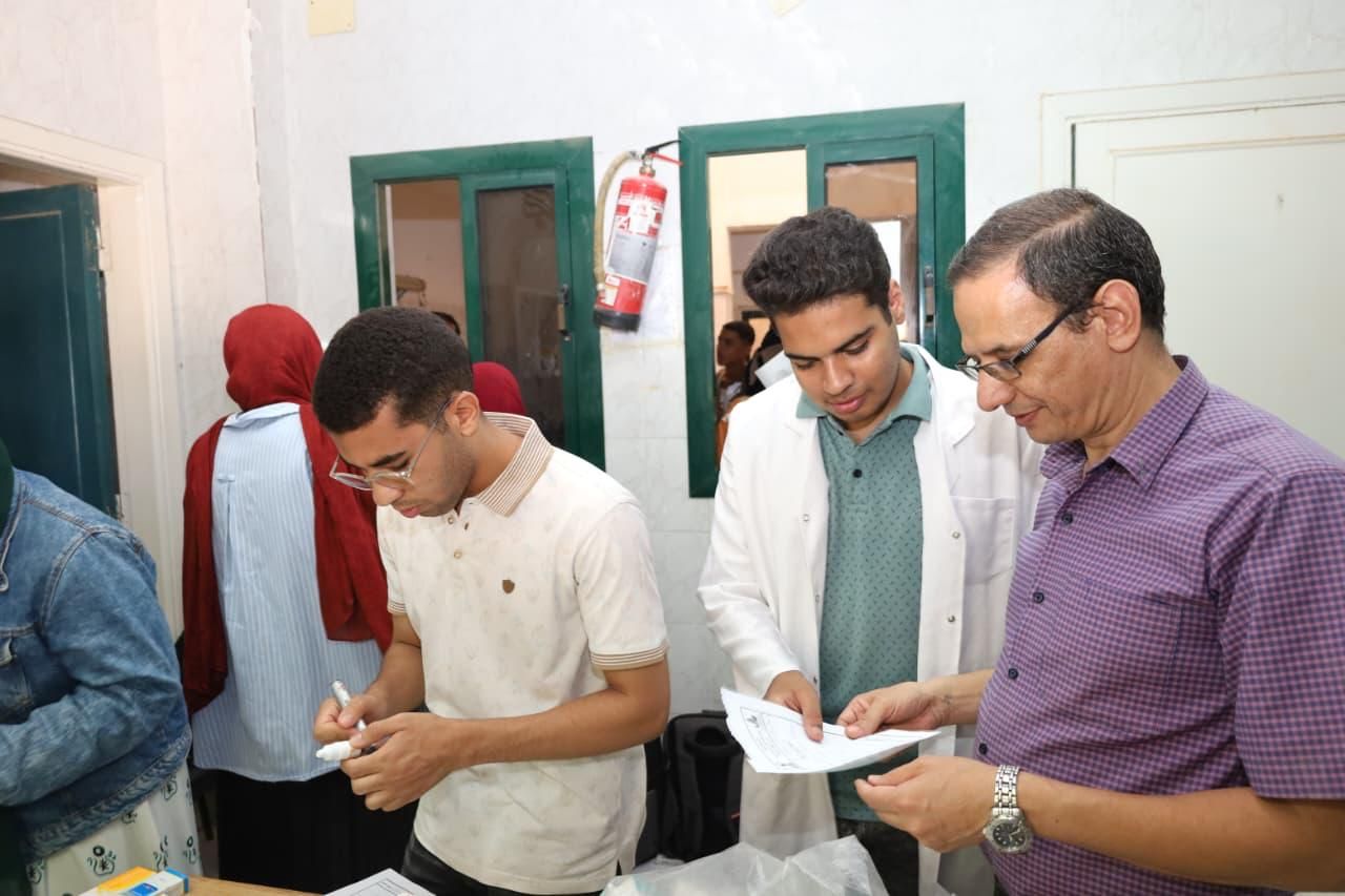 بحملات توعية.. جامعة المنيا تطلق قافلة طبية تنموية متكاملة لقرية السلام بمركز بني مزار - الخليج الان