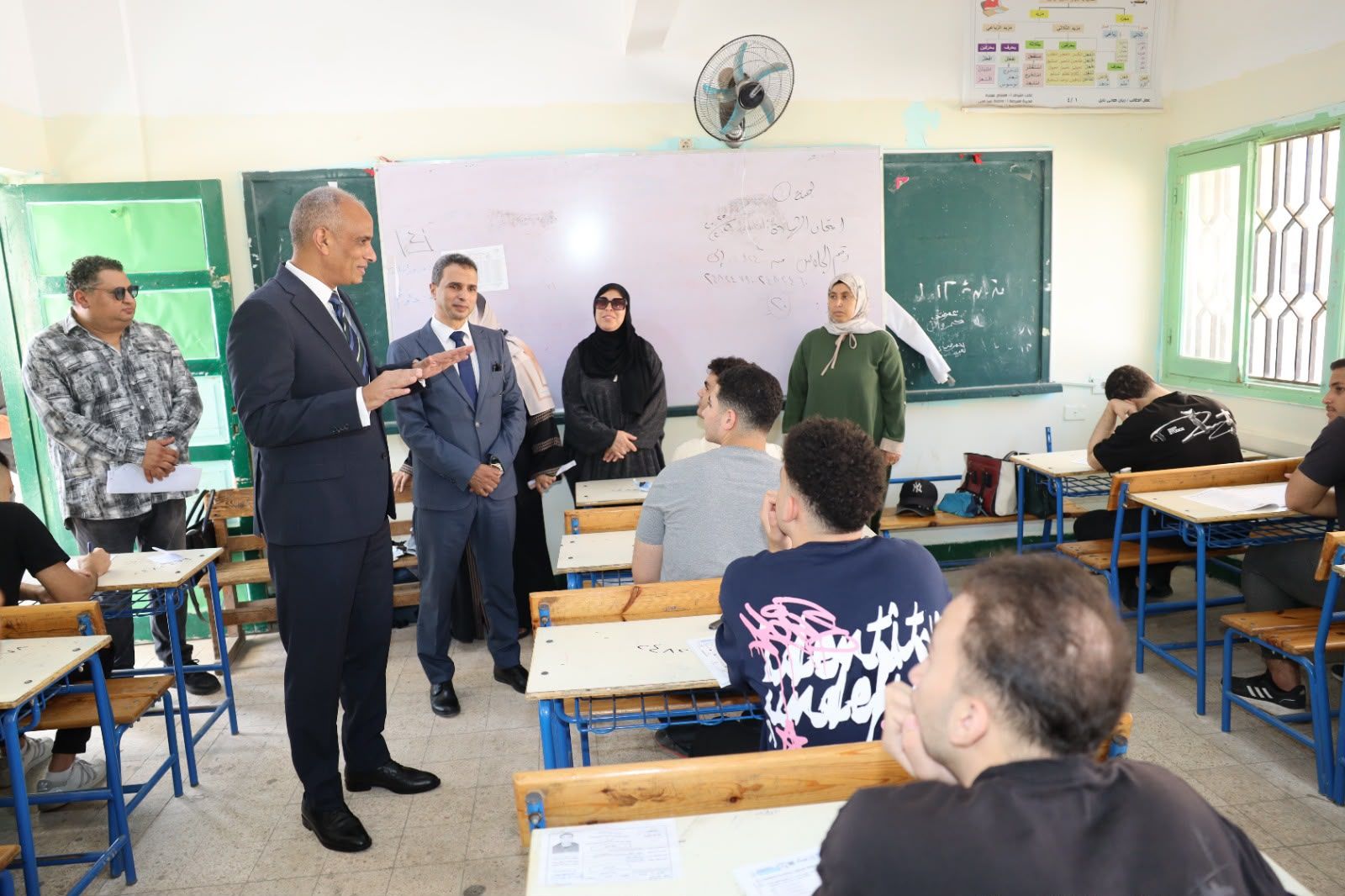 هدوء داخل لجان الثانوية العامة وتوفير جميع التيسيرات لضمان أداء الطلاب امتحاناتهم في أجواء مناسبة بكفر الشيخ - الخليج الان