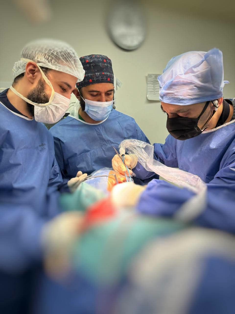 بأحدث تقنيات التخطيط الجراحي الافتراضي.. مجمع الإسماعيلية الطبي ينجح في استئصال ورم نادر يهدد حياة شاب - الخليج الان