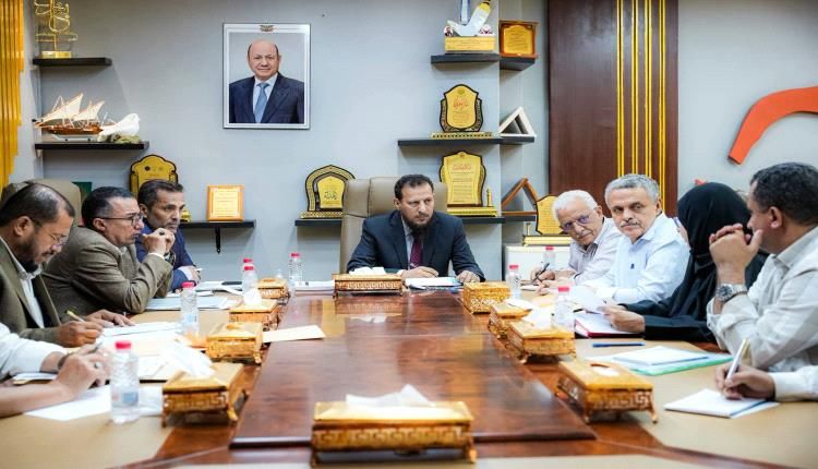 عدن تُقر حزمة مشاريع لتطوير الطرق والمياه والصرف الصحي