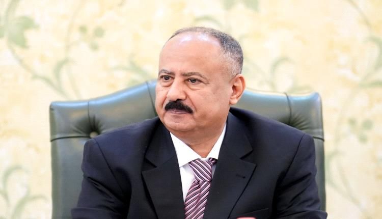 أكد أن الميناء آمن بالكامل..وزير النقل يشيد بدور مؤسسة موانئ خليج عدن في إخماد حريق السفينة الشراعية بميناء المعلا