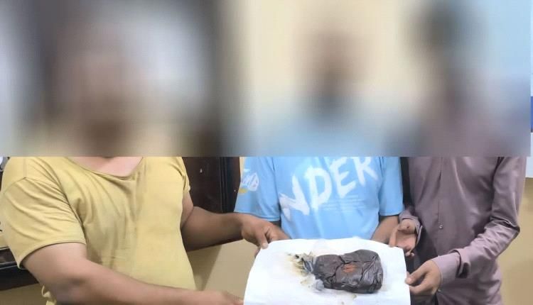 ضبط ثلاثة أشخاص وبحوزتهم نحو كيلوغرام من الحشيش في عدن
