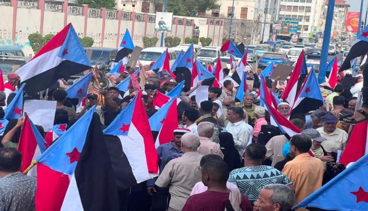 الضالع تشهد حشوداً شعبية واسعة للمشاركة في الوقفة الاحتجاجية الرافضة للوصاية