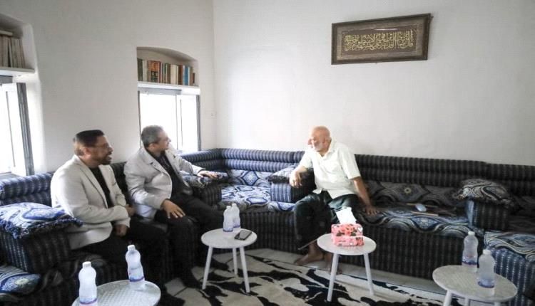 تكريم عدداً من رواد الأدب والفن والثقافة في المكلا