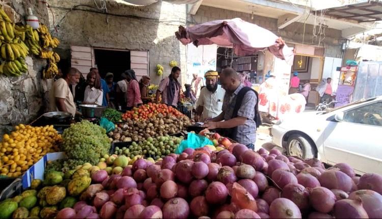 لحج.. الصناعة والتجارة بطور الباحة ينفذ نزولاً ميدانياً لسوق الخضروات والفواكة