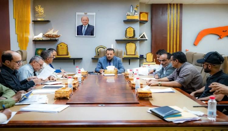 تحرك حكومي بعد تفاقم أزمة المجاري.. اجتماع موسع يبحث إنقاذ عدن