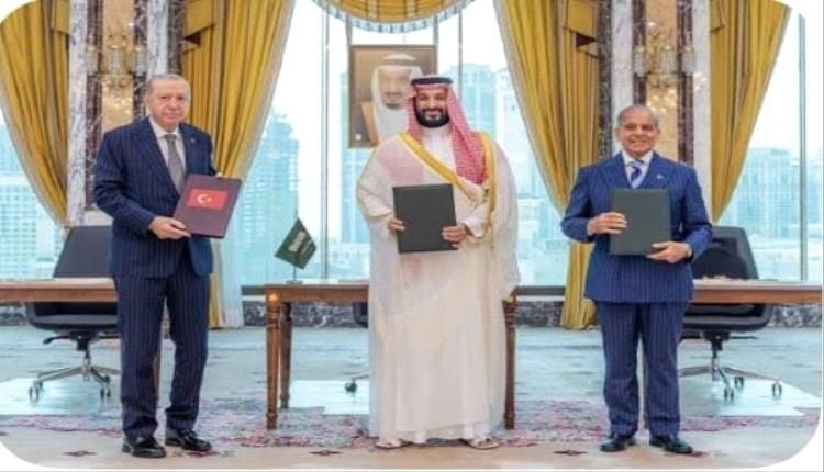 مسؤول اماراتي يشن هجوم لاذع على التحالف الجديد بين السعودية وتركيا وباكستان