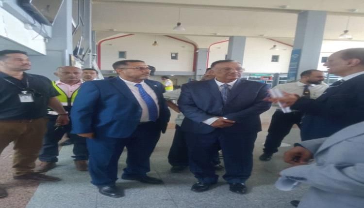 رئيس مصلحة الجمارك يدشن رسميًا العمل بمبنى جمرك مطار عدن الدولي