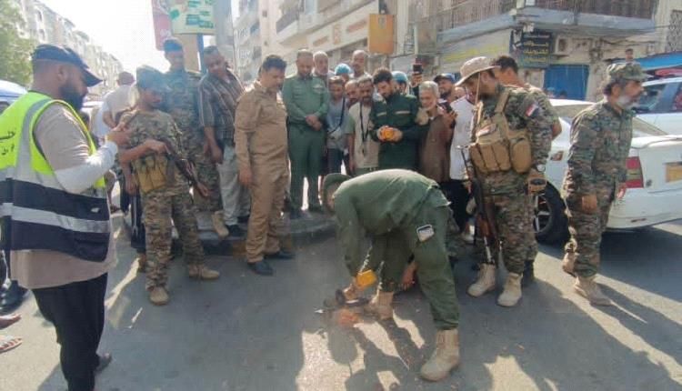 أمن عدن يتلف أسلحة ضبطت في وقائع إطلاق نار مخالف للنظام