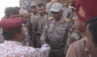 رئيس الأركان يتفقد سير العمليات القتالية وأحوال المقاتلين وبطولاتهم ضد الحوثيين في الجوف
