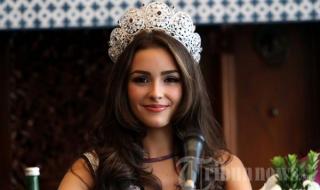 منع ملكة جمال الكون من ركوب طائرة بسبب ملابسها الخادشة للحياء..(صورة)
