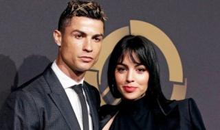 شاهد .. إغراء قاتل : جورجينا من على السرير تكشف جسدها كاملاً بالبيبي دول الفاضح وتتهيا لليلة حمراء ومعلقين (انها ليلة رونالدو)... شوف دلوقتي