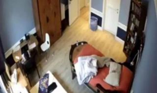 رجل مصري يضع كاميرا مراقبة لزوجته الحسناء في غرفة النوم .. وبعد خروجه من المنزل اكتشف الصدمة الغير متوقعة !!