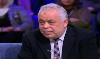 أشرف زكي يبكي على الهواء مباشرة ويعتذر من هذه الممثلة ويطلبها أن تسامحه.. لن تتوقع من تكون