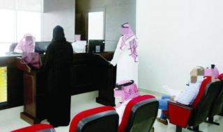 سعودي ينام خارج منزله ويلجأ للمحكمة بسبب زوجته.. ولهذا السبب لا يستطيع تطليقها!(فيديو)