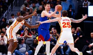 NBA.. ناغتس يهزم هوكس ويتصدر القسم الغربي بدوري السلة الأمريكي