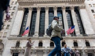 وول ستريت تتعافى.. النفط مستقر والذهب يتراجع بحدة