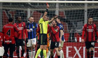 اشتباكات بين لاعبي إنتر وميلان والحكم يشهر البطاقة الحمراء للاعبين