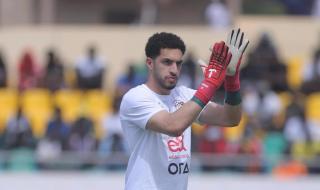 جماهير غينيا بيساو تلقي زجاجات فارغة تجاه منتخب مصر.. وإصابة شوبير