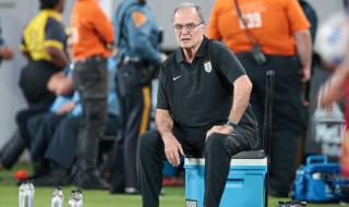 إيقاف مارسيلو بيلسا مدرب أوروغواي قبل موقعة أمريكا
