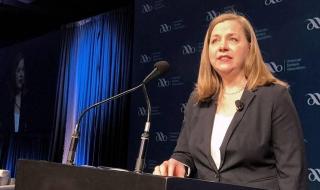 ميشيل بومان: من المناسب خفض الفائدة إذا استمرت بيانات التضخم في التحسن