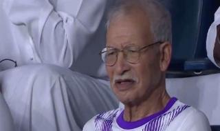 والد سفيان رحيمي يحسم الجدل بخصوص موقف اللاعب من الانتقال لدوري روشن - موقع الخليج الان