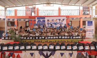 توزيع ٩٠٠ حقيبة مدرسية في المكلا ضمن مشروع العودة إلى المدارس