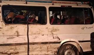 غرق ميكروباص في مصر.. 15 غطاسا يبحثون عن المفقودين