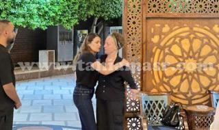 بالصور.. انهيار الفنانة هبة عبدالغني في عزاء والدتها - الخليج الان