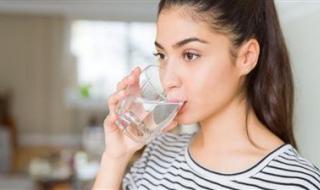 علامات تؤكد نقص شرب الماء.. ونصائح ذهبية للوقاية من الجفاف - الخليج الان