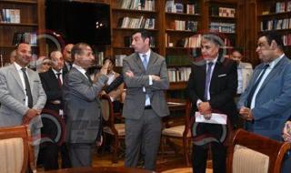 الأمين العام لمجلس الشيوخ المستشار محمود عتمان يُتابع الاستعدادات النهائية لحفل استقبال الأعضاء الجدد وتسليم كارنيهات العضوية..صور - الخليج الان