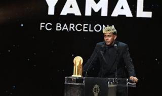 لامين يامال لاعب برشلونة يفوز بجائزة أفضل لاعب شاب في العالم - الخليج الان