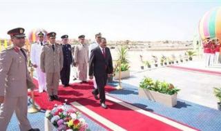 محافظ مطروح يضع إكليل الزهور على أرواح الشهداء خلال الإحتفال بانتصارات أكتوبر - الخليج الان